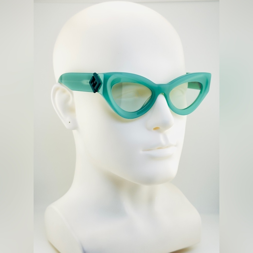 FENDI FF Diamonds Cat-eye women’s sunglasses FE401461 Light Green Frame - Picture 2 of 16